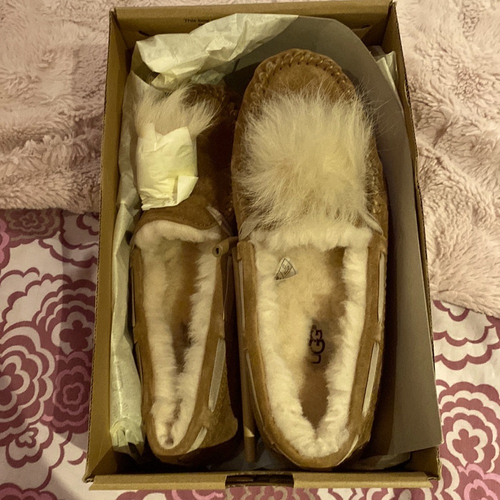 Ugg W Dakota Pom Pom slippers. New in original box. Size 7